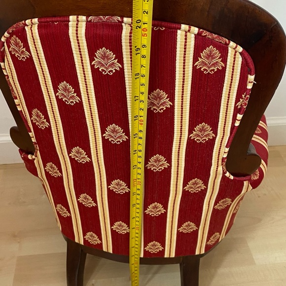 Vintage Reproduction of a Queen Anne Wood with Gold Wine Fabric Chair for Dolls - Picture 8 of 11